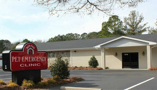 Pet Emergency Clinic of Pitt County exterior photo showing sign